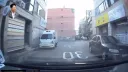 도로에 갑자기 튀어나오는 남자애들(한문철tv).gif