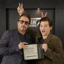 mcu)수상하게 중년 과학자들의 관심을 받음