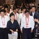 .'박근혜 연찬회 참석' 비판에 '부러우면 지는 것'