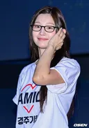 박소담 오늘자 안경 코디 사진