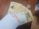 딸아이가 첫 월급 탔다고 atm 기기에서 현금으로 찾아와서 감사의 마음을 전합니다.