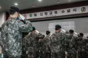 남자들이 학교 밖에서 인간관계 처음 배우는곳