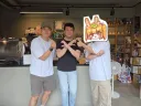 카페에 유명인이 와서 인증 사진을 남긴 주인장.JPG