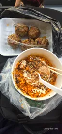 수원구장 근처 정육점에서 파는 떡갈비 맛있습니다.