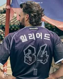 [KBO] kt 위즈 정조 유니폼 출시 (모델 힐리어드)