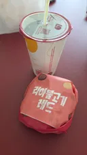 롯데리아 신메뉴 존맛입니다..