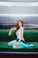권은비, 성공했는데…
