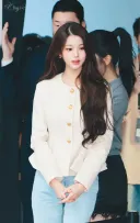 디올로 풀착한 장원영.jpg