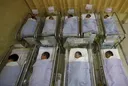 아기 낳으면 17세까지 7600만원 준다…최악 출산율 이 나라, 파격 지원