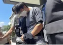 풀려나자마자 '줄행랑' 제주 경찰…유족에 멱살 잡혔다