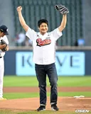 신병 최일구 어제 시구 사진