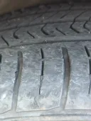 타이어 트레드 남아있는거 맞지?