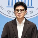 한동훈..장동혁 향해 “왕꽃꽂고 북이나 치시라”
