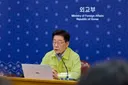 이 대통령 국정지지 42% 최저치 하락