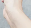 너무 힘에 부쳐서 칼로 손목 썰었습니다.. 아침부터 우울한 글 죄송합니다..