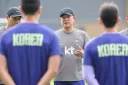 아겜 버스 기사가 축구 선수단을 태우고 야구장으로 가버리는 사건 발생