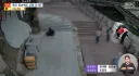 난간이 무너진 추락 사고 논란.jpg