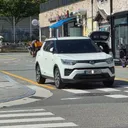 흰색 티볼리 횡단보도+코너 불법주차