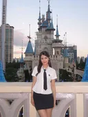 롯데월드에 뜬 외국 교복녀.jpgif
