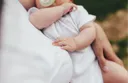 화장실서 아기 낳은 14세 엄마…생후 두 달 만에 죽자 다리 밑에 묻었다