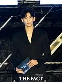 배우 김수현 어제자 시상식 모습