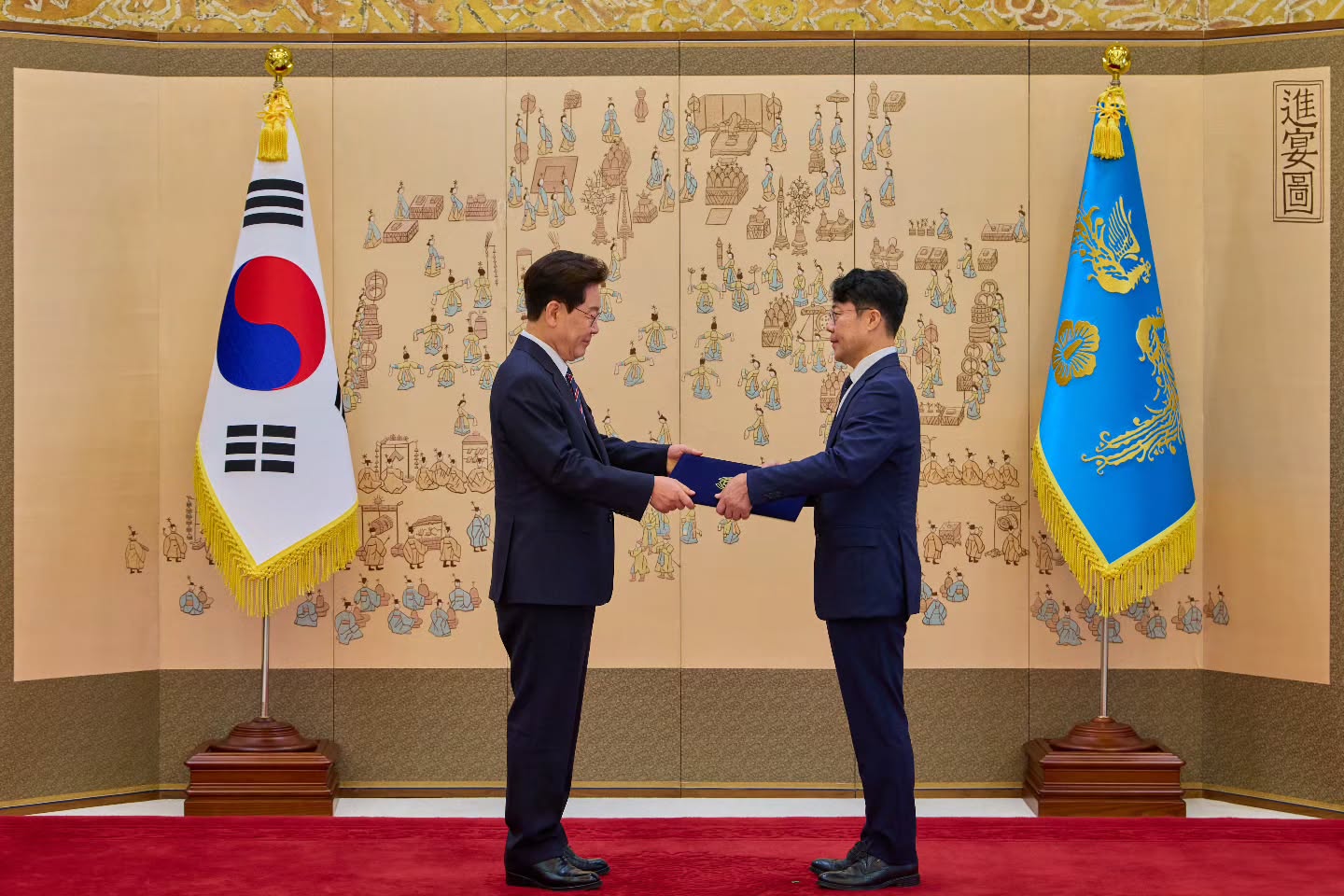 [속보] 이 대통령, 김성수 대법관에 임명장…조희대와 차담