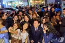 [포토] 뉴욕 시민들과 기념촬영 하는 이재명 대통령