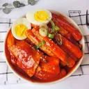 취향 갈리는 쌀떡볶이 vs 밀떡볶이