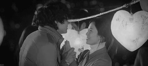 강동원 송혜교가 말아주는 로맨스 연기.gif