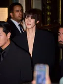 생로랑 파리 패션쇼 참석한 라이즈 앤톤