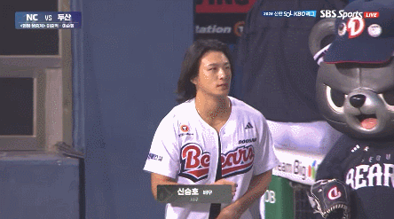 [KBO] 10월 1일 신승호 두산 베어스 시구 짤모음