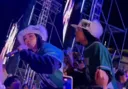 올데프 타잔, 대학 축제서 관객에 몸 던졌다가…바닥에 '쿵'