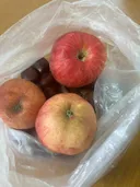 옆집 할머니가 선자리 주선하려길래 불임이라고 뻥쳤는데 그 뒤로 엄청 챙겨줌