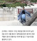 한복 대신 '한푸' 입고 찰칵…경복궁서 자국 문화 외치는 중국인들 [TF포착]