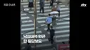 길에서 어머니 폭행하는 20대