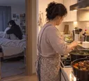 생일날 엄마랑 싸워서 방에 틀어박혀있는데 엄마는 혼자서 미역국과 갈비찜을 만들고있다면?