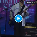 엔플라잉 공연 도중 무대에 올라와 마이크 발로 차고 난동.twt