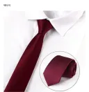 새벽에 결혼식 하객 복장 물어본게이인데 넥타이색깔 질문이다