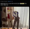 죠죠) 고양이가 디오 아크릴스탠드를 부러뜨렸다는 트위터