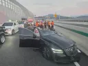 반절 날아간 제네시스 사진보니