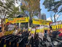 여의도 증권가로 간 '암살자(들)' 반대집회... "유해진 모델 바꿔라"