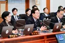 [단독]"대통령에 '아닙니다' 못해" 장관들, 국무회의 생중계 축소 건의