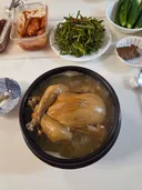 날씨도 쌀쌀하니 삼계탕 한뚝배기