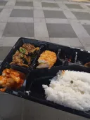블루아카)집가는 길에 배고파서 소라 도시락 샀는데