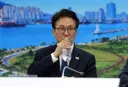 지역 축제서 가수 공연 끊고 등장한 김민석…'정치인 의전' 논란