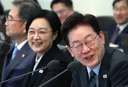 이재명 지지율 33% 무너져 32.6%...부정 66.1% 역대 최고