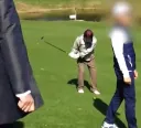 돈도 없는데 골프 치러 다니네예
